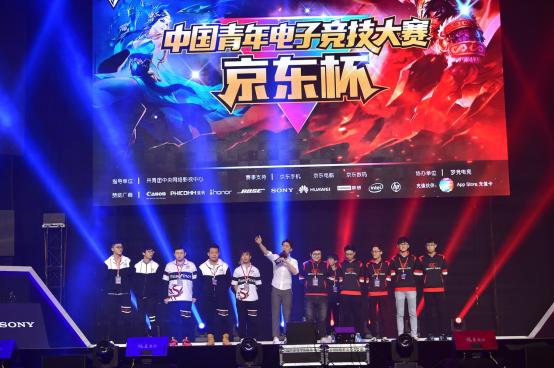 T1 , Top Esports , 和 100 Thieves 在 2025 年全球总决赛瑞士阶段开局强劲