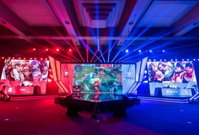 LOL移动游戏代言人王俊凯送上新年祝福：祝大家新年快乐！